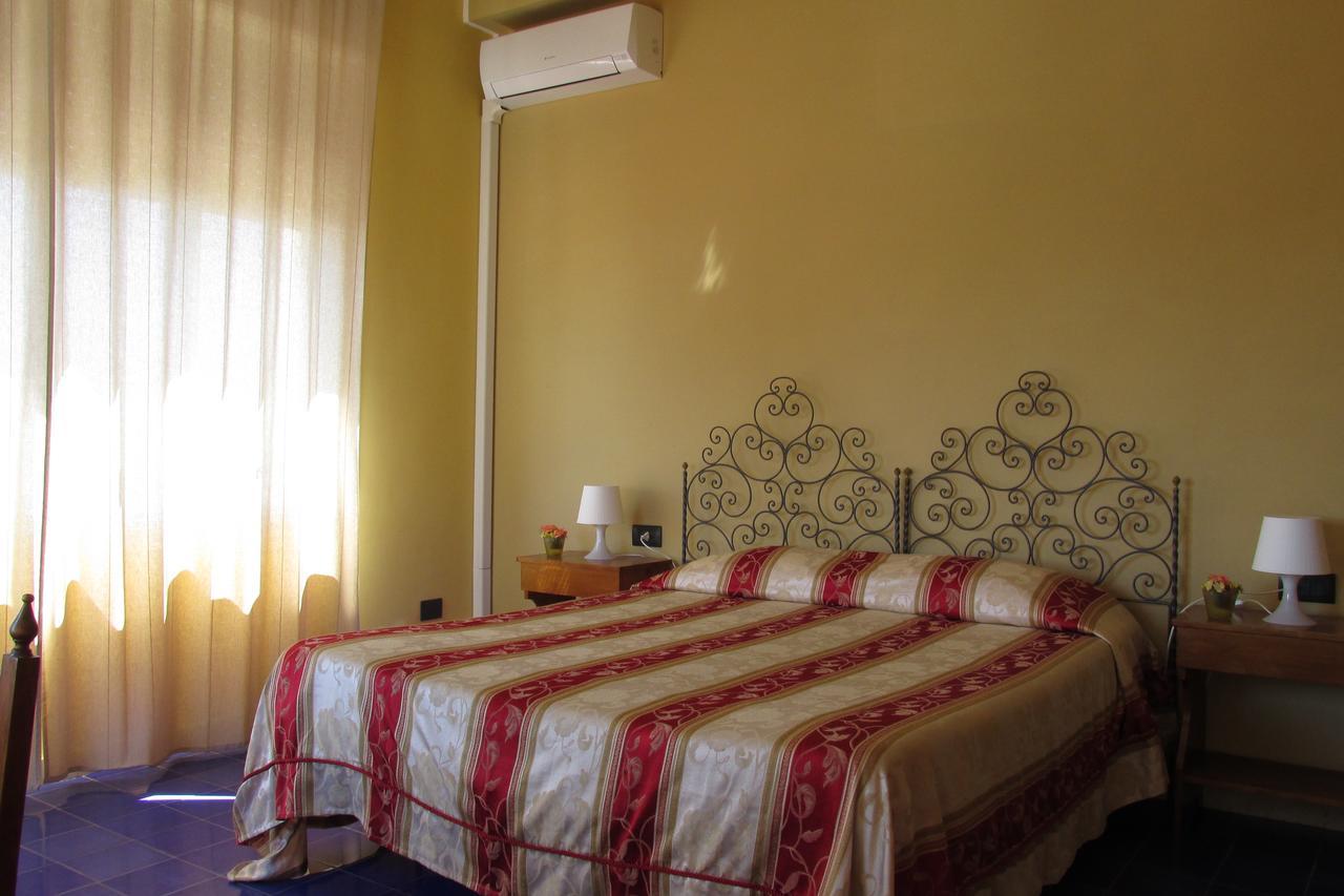 Hotel Panorama Di Sicilia Castelmola Exterior foto